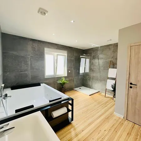 Boheme Avec Bain Balneo * Liège